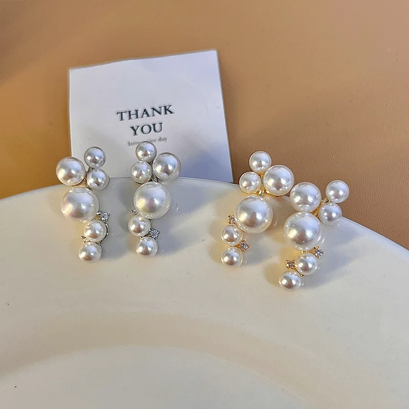 불규칙한 금속 진주 크리스탈 귀걸이, 유럽 및 미국 스타일, 맞춤형 패션 스터드 귀걸이, 소녀 여행 액세서리 title=불규칙한 금속 진주 크리스탈 귀걸이, 유럽 및 미국 스타일, 맞춤형 패션 스터드 귀걸이, 소녀 여행 액세서리 