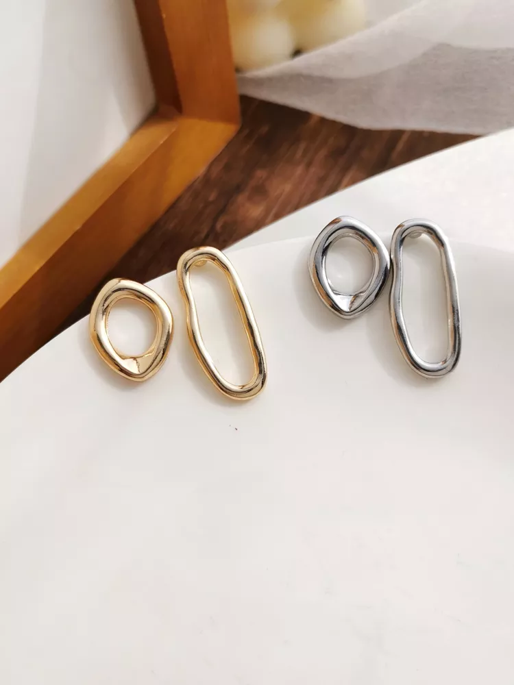 Mihan 925 실버 바늘 비대칭 기하학적 귀걸이, 한국 패션, 템퍼러먼트 금속 귀걸이, 여성 주얼리, 신제품 title=Mihan 925 실버 바늘 비대칭 기하학적 귀걸이, 한국 패션, 템퍼러먼트 금속 귀걸이, 여성 주얼리, 신제품 