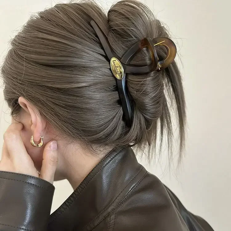 여성용 레트로 헤어 클립, 아크릴 골드 컬러, 레터 헤어 클로 클립, 트렌디 크로스 헤어핀, 한국 헤어 액세서리, 소녀 머리 착용 title=여성용 레트로 헤어 클립, 아크릴 골드 컬러, 레터 헤어 클로 클립, 트렌디 크로스 헤어핀, 한국 헤어 액세서리, 소녀 머리 착용 