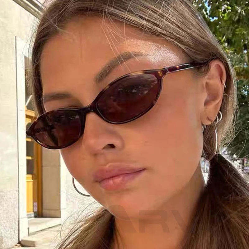 2024 여성용 레오파드 브라운 선글라스 패션 브랜드 소형 프레임 선글라스 숙녀 레트로 타원형 안경 그늘 Oculus De Sol