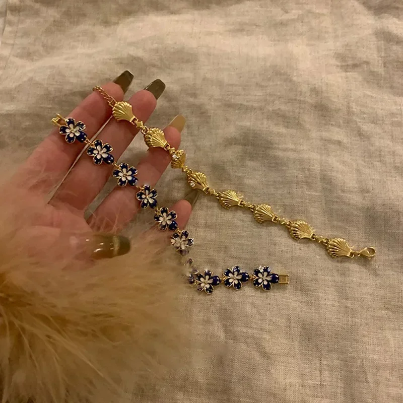 골든 쉘 레트로 꽃 여성용 팔찌 라이트 럭셔리 다목적 하이 엔드 독특한 디자인 여자 친구 액세서리 연회 쥬얼리 title=골든 쉘 레트로 꽃 여성용 팔찌 라이트 럭셔리 다목적 하이 엔드 독특한 디자인 여자 친구 액세서리 연회 쥬얼리 