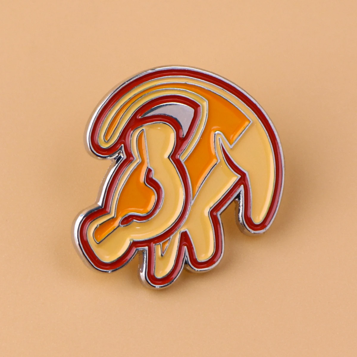 귀여운 라이온 킹 옷깃 핀 배낭 용 금속 에나멜 핀 소나무 브로치 어린이 배지 애니메이션 쥬얼리 액세서리 선물