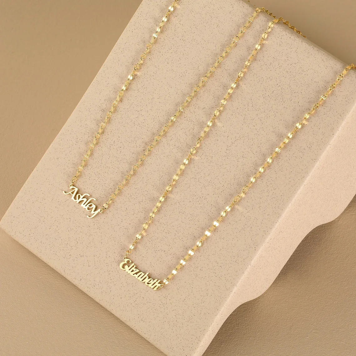 립 체인이있는 맞춤형 골드 이름 목걸이 맞춤 이름 목걸이 수제 보석 그녀의 엄마를위한 맞춤형 생일 선물