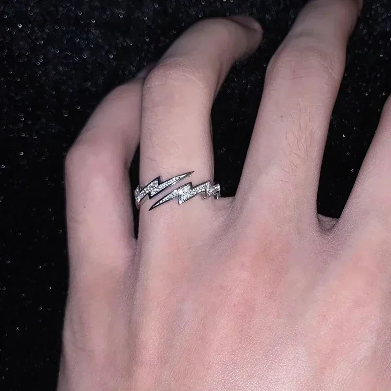 Кольцо Женское 펑크 힙합 실버 컬러 번개 오픈 반지 남성 여성 패션 쥬얼리 선물 크리 에이 티브 조절 반지 title=Кольцо Женское 펑크 힙합 실버 컬러 번개 오픈 반지 남성 여성 패션 쥬얼리 선물 크리 에이 티브 조절 반지