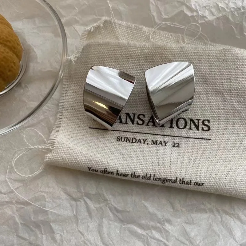 여성을위한 새로운 간단한 금속 스타일 광택 기하학적 귀걸이 유행 맞춤형 일일 액세서리 파티 보석 생일 선물