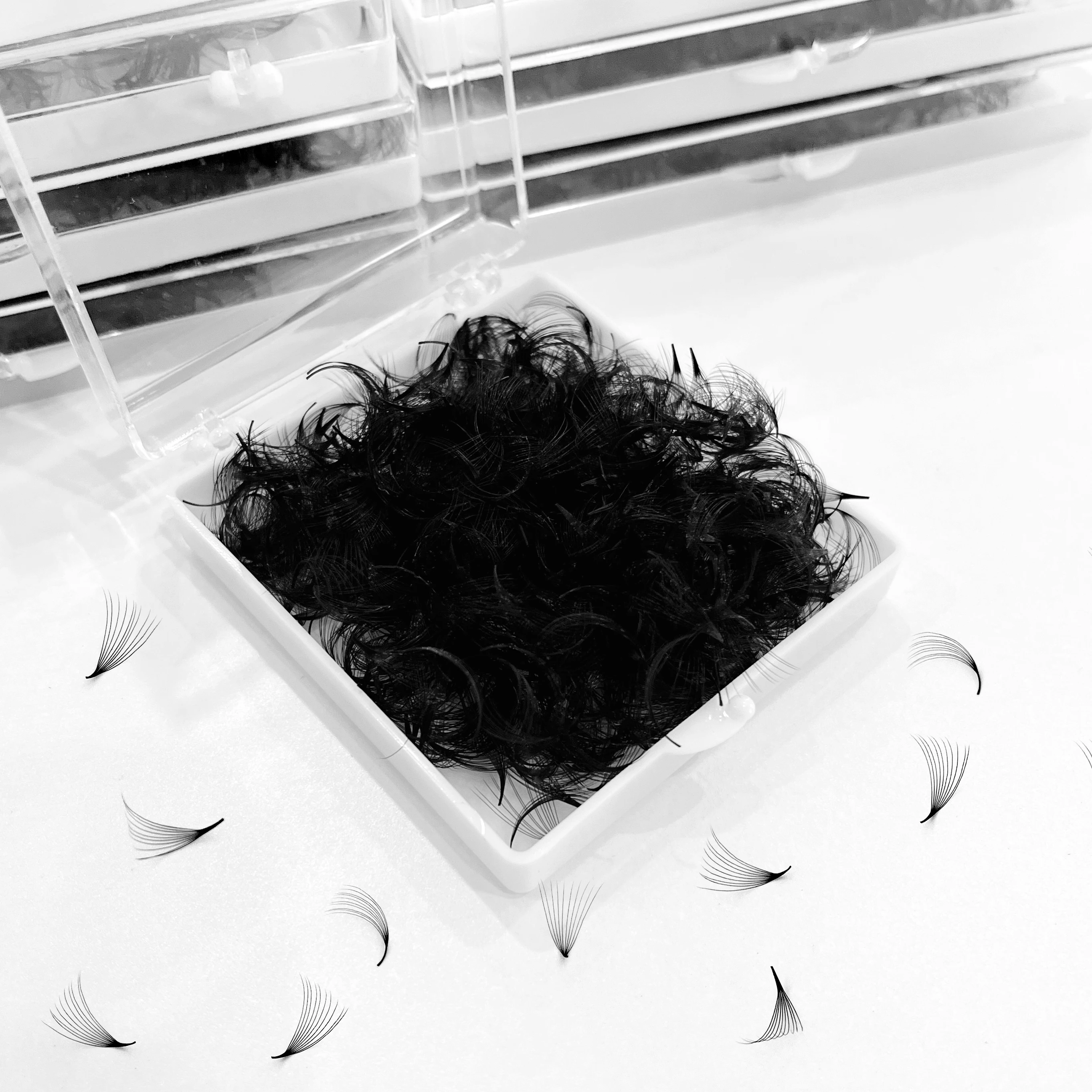 Abonnie 18mm Premade 볼륨 팬 뾰족한 베이스 팬 메가 볼륨 Premade 속눈썹 연장