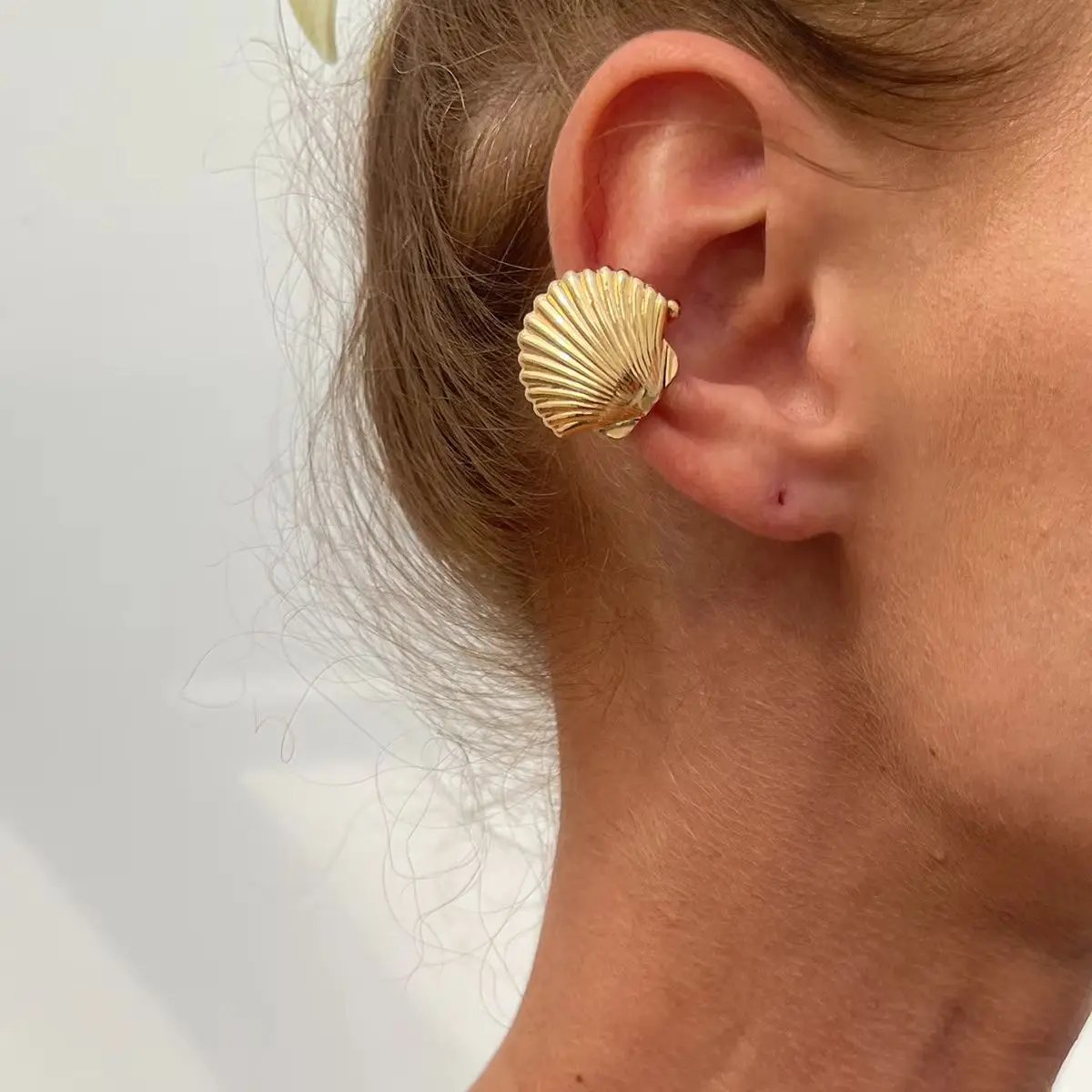 트렌디 한 불가사리 귀 클립 여성을위한 가짜 피어싱 귀걸이 Boho 쉘 조가비 비대칭 스터드 귀걸이 비치 파티 보석 선물