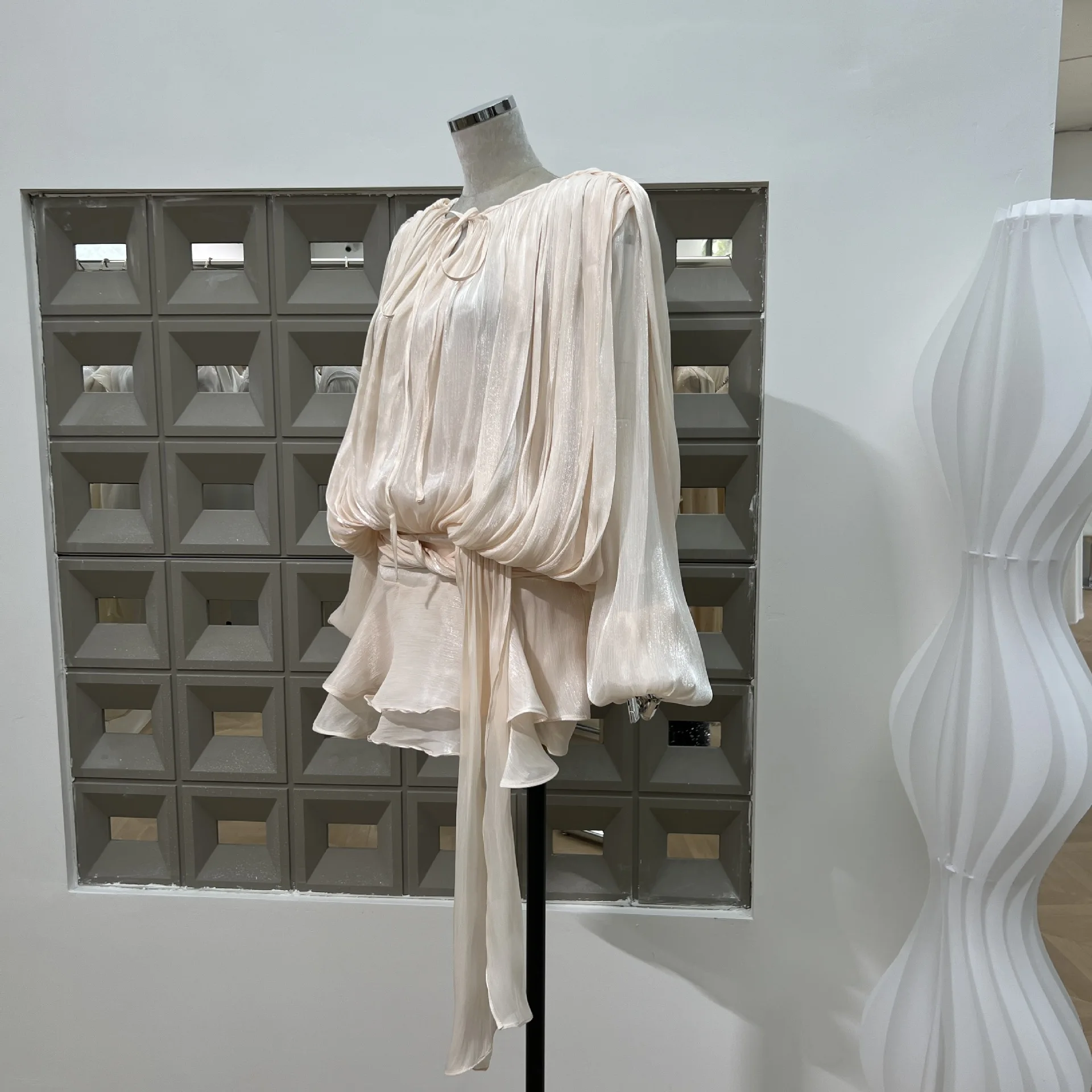 KBQ 솔리드 패치 워크 레이스 업 느슨한 드레스 O 넥 긴 소매 높은 허리 스플라이스 폴드 기질 원피스 여성 패션