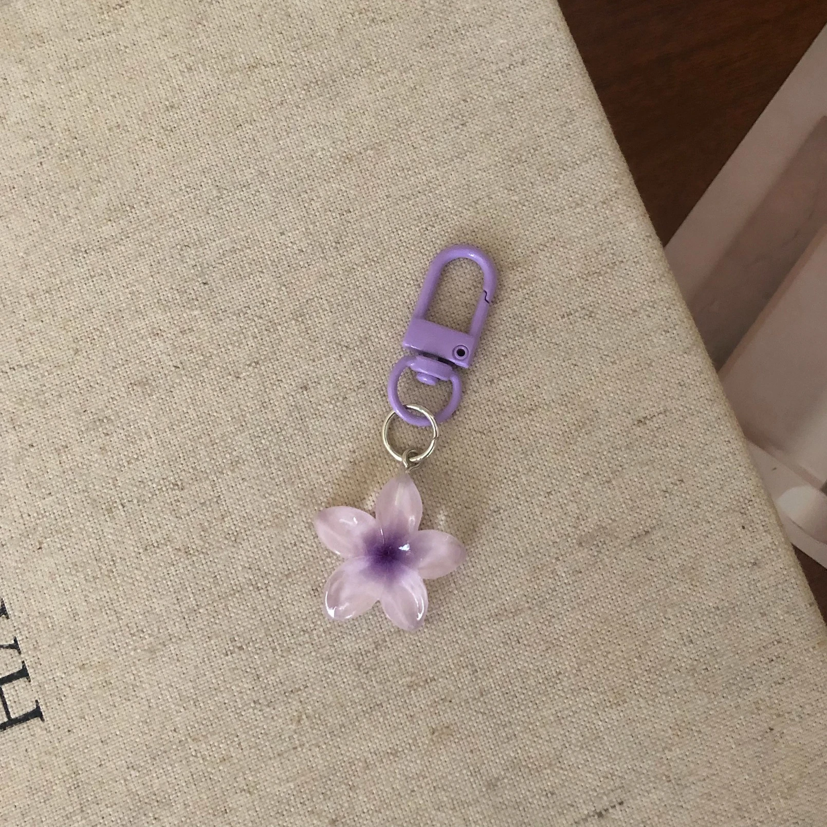 귀엽고 다채로운 젤리 플라워 키 체인, 컬러 DIY 플라워, 귀여운 키 체인 펜던트, 학생 및 여아용 송진 가방 펜던트, 열쇠 고리 쥬얼리
