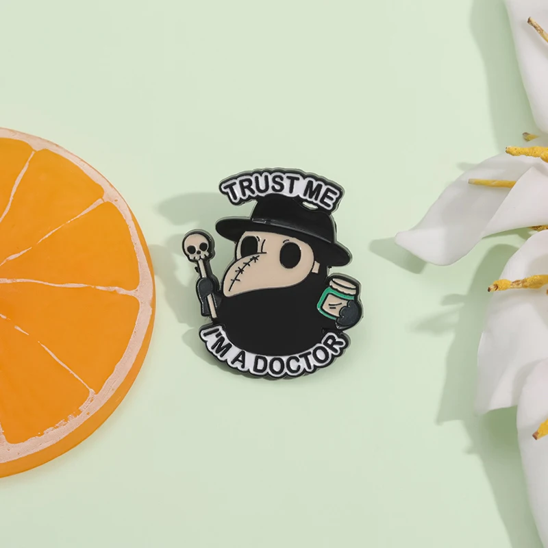 전염병 의사 에나멜 핀 나를 믿으십시오 나는 의사입니다 펑크 부리 얼굴 동물 브로치 옷깃 배지 할로윈 보석 친구를위한 선물