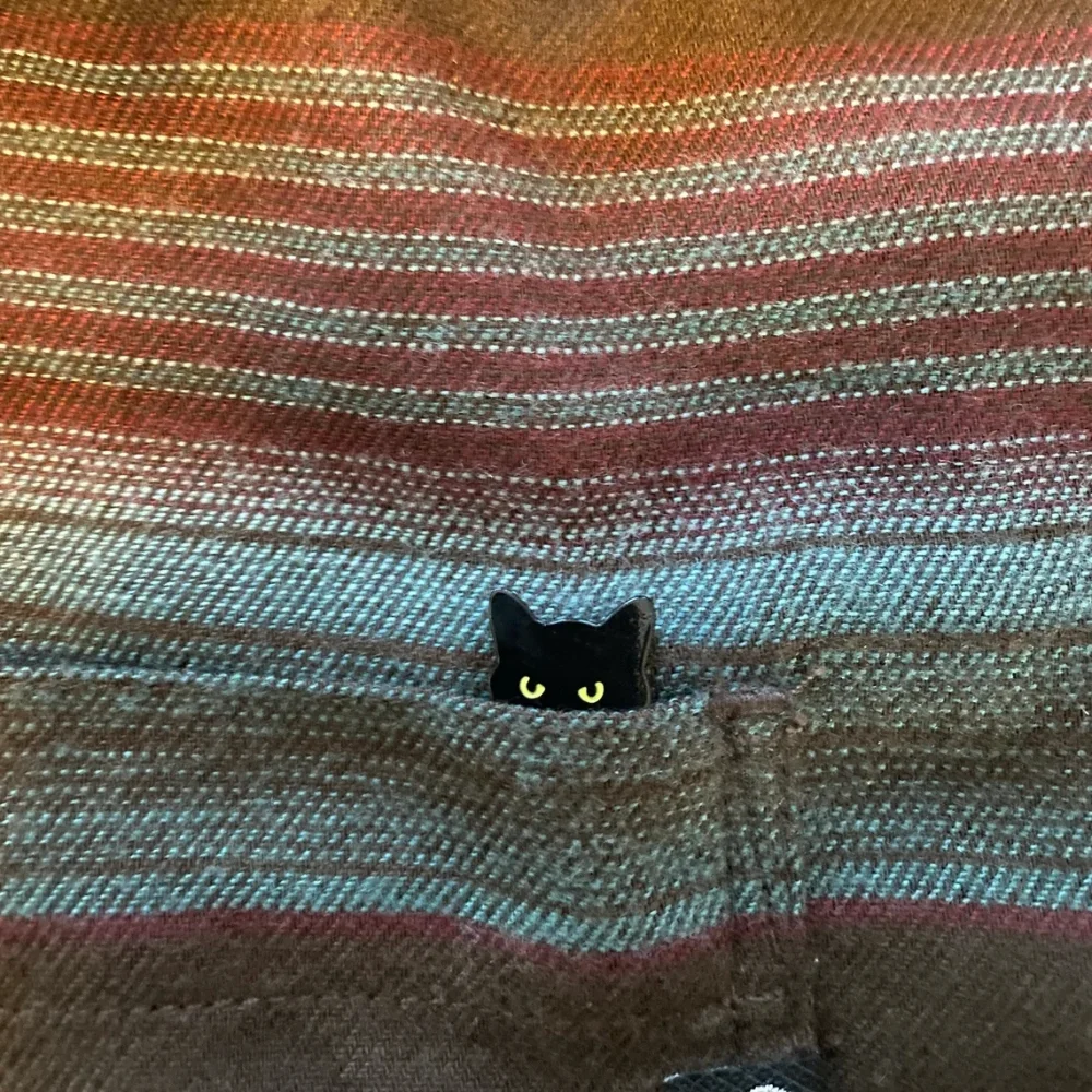 귀여운 작은 검은 고양이 에나멜 핀 참신 만화 동물 금속 배지 브로치 쥬얼리 액세서리 선물 도매 title=귀여운 작은 검은 고양이 에나멜 핀 참신 만화 동물 금속 배지 브로치 쥬얼리 액세서리 선물 도매 