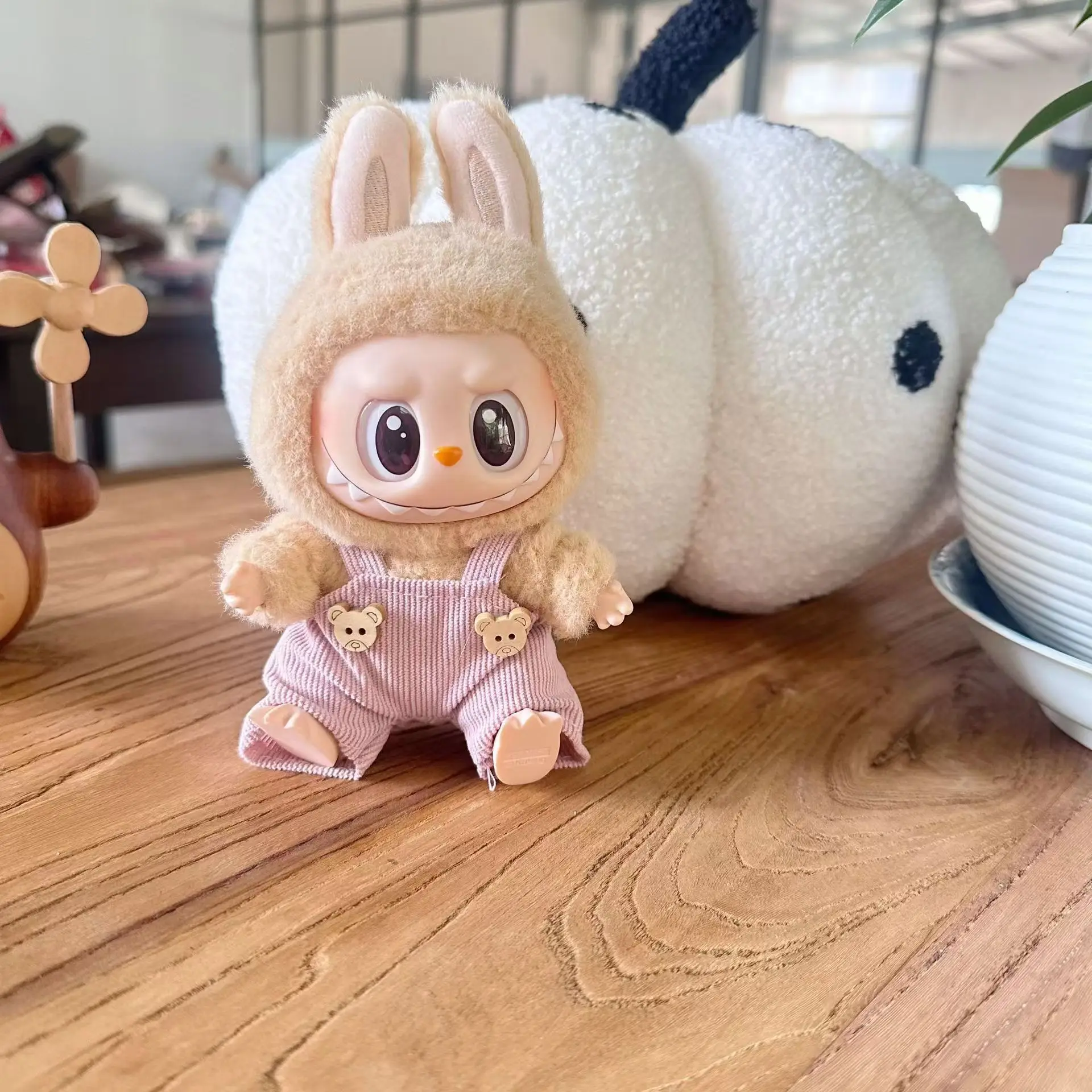 귀여운 미니 봉제 인형의 턱받이 바지 17cm Labubu I II 아이돌 인형 앉아 파티 의류 복장 액세서리 한국 Kpop Exo