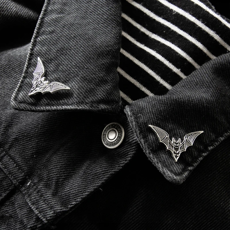 2pcs 박쥐 에나멜 핀 고딕 펑크 마녀 할로윈 브로치 칼라 배지 친구를위한 검은 짜증 보석 선물 title=2pcs 박쥐 에나멜 핀 고딕 펑크 마녀 할로윈 브로치 칼라 배지 친구를위한 검은 짜증 보석 선물 