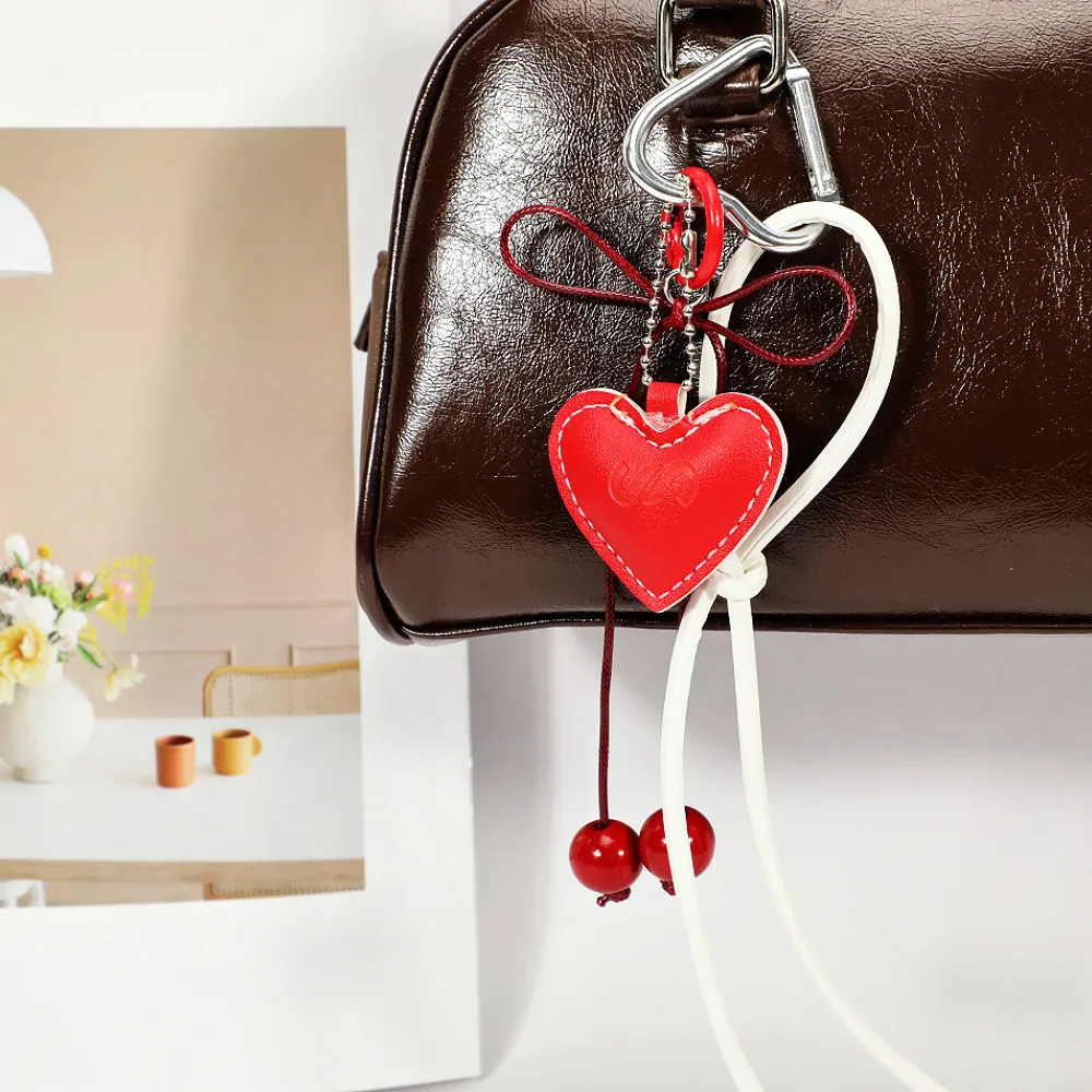Y2k 가죽 로프 키 체인 체리 활 귀여운 하트 가방 펜던트 3D 크리 에이 티브 만화 열쇠 고리 안티-분실 휴대 전화 매는 밧줄