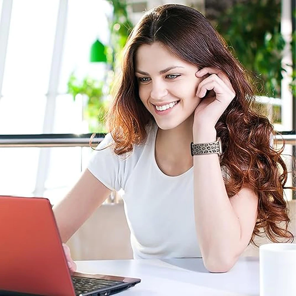 Apple Watch 밴드 용 새겨진 스트랩 45mm 44mm 46mm 42mm 41mm 40mm 49mm 실리콘 Correa 팔찌 시리즈 8 9 10 7 SE 6 5 4 Ultra 2