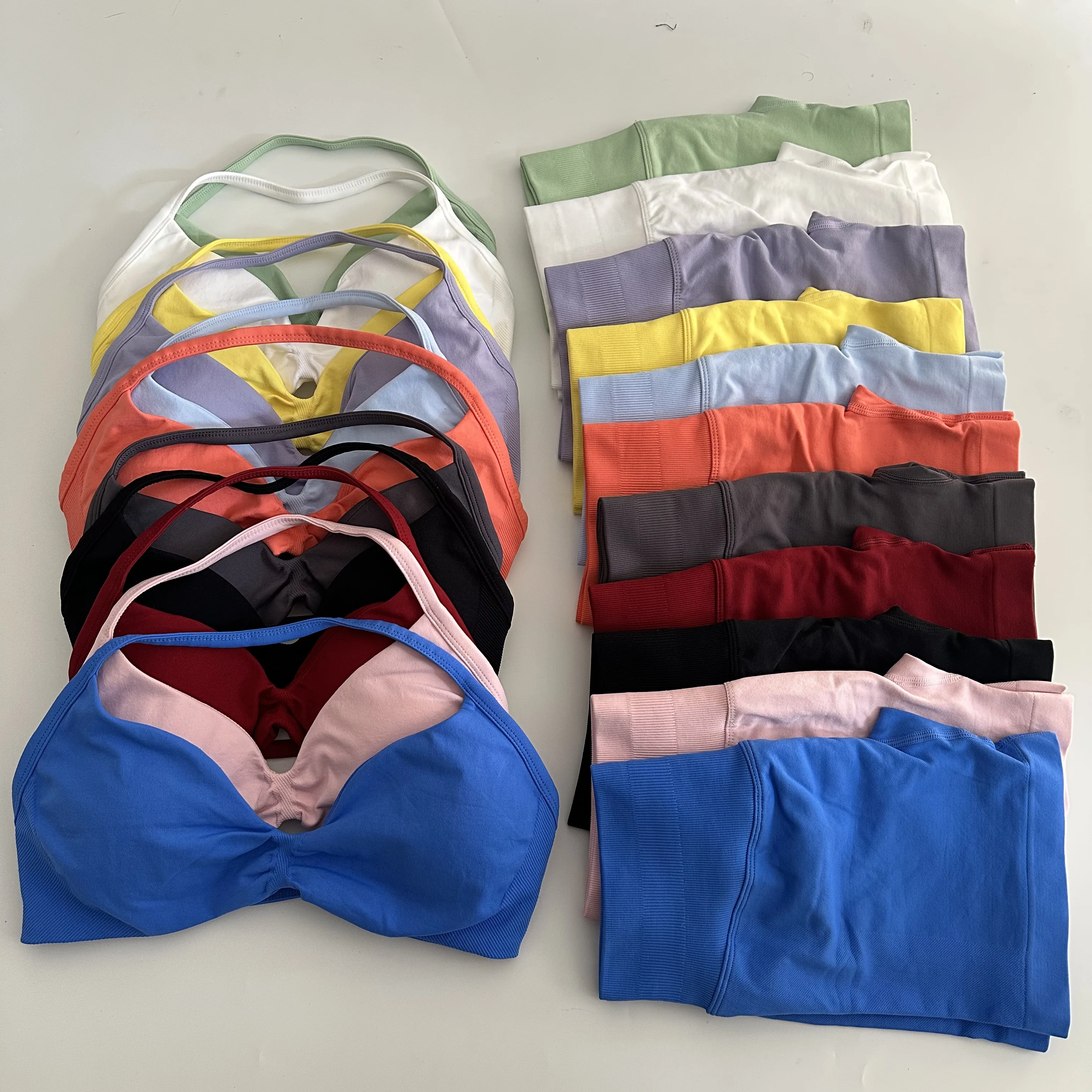 노로고 요가 짐 세트 여성 심리스 스트랩 요가 브라탑 하이웨이스트 운동 스크런치 반바지 스포츠 세트 피트니스 의류 스포츠웨어 title=노로고 요가 짐 세트 여성 심리스 스트랩 요가 브라탑 하이웨이스트 운동 스크런치 반바지 스포츠 세트 피트니스 의류 스포츠웨어 