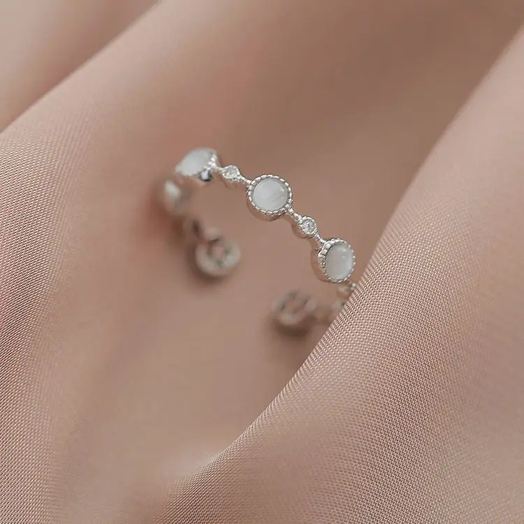 여성을위한 925 스털링 실버 라운드 크리스탈 조절 반지 결혼 약혼 럭셔리 보석 도매 액세서리 보석 title=여성을위한 925 스털링 실버 라운드 크리스탈 조절 반지 결혼 약혼 럭셔리 보석 도매 액세서리 보석