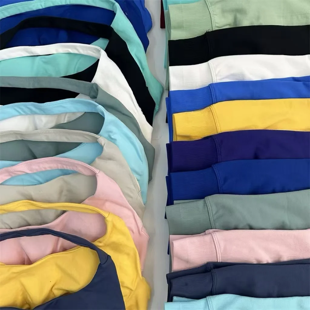 노로고 2PCS 심리스 요가 세트 반바지 세트 운동 스크런치 반바지 세트 홀터 스포츠 브라 스크런치 반바지 피트니스 의류 짐 슈트