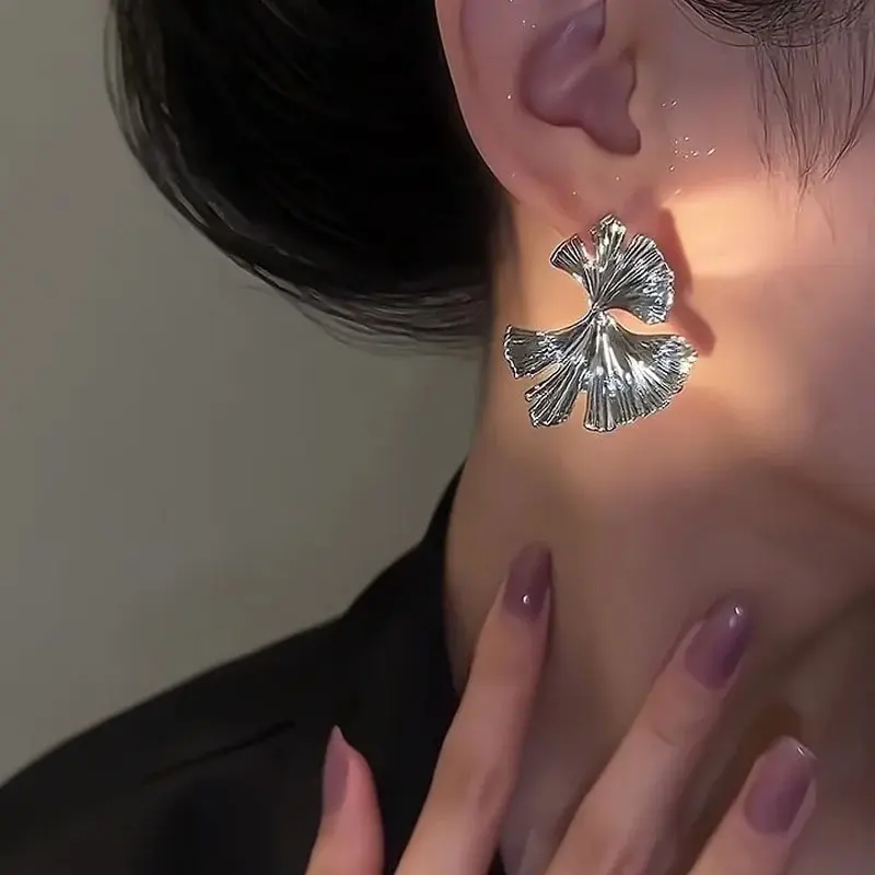 여성을위한 간단한 실버 컬러 금속 큰 식물 은행 나무 잎 귀걸이 패션 성명 스터드 귀걸이 쥬얼리 선물 Pendiente