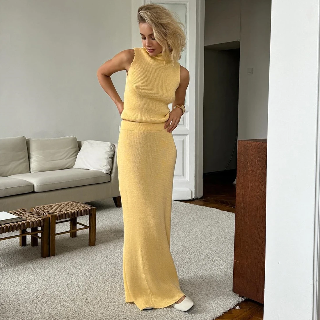 Tuularose 우아한 롱 스커트 투피스 세트 여성 민소매 니트 터틀넥 조끼 슬림 스커트 세트 2025 새로운 패션 스커트 세트 title=Tuularose 우아한 롱 스커트 투피스 세트 여성 민소매 니트 터틀넥 조끼 슬림 스커트 세트 2025 새로운 패션 스커트 세트 