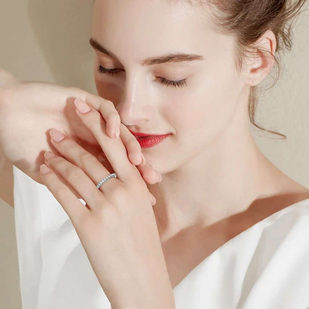 KNOBSPIN 여성용 D 컬러 모이사나이트 반지, 925 스털링 실버 솔리드 18k 화이트 골드 이터니티 밴드, 결혼 약혼 반지, 2mm