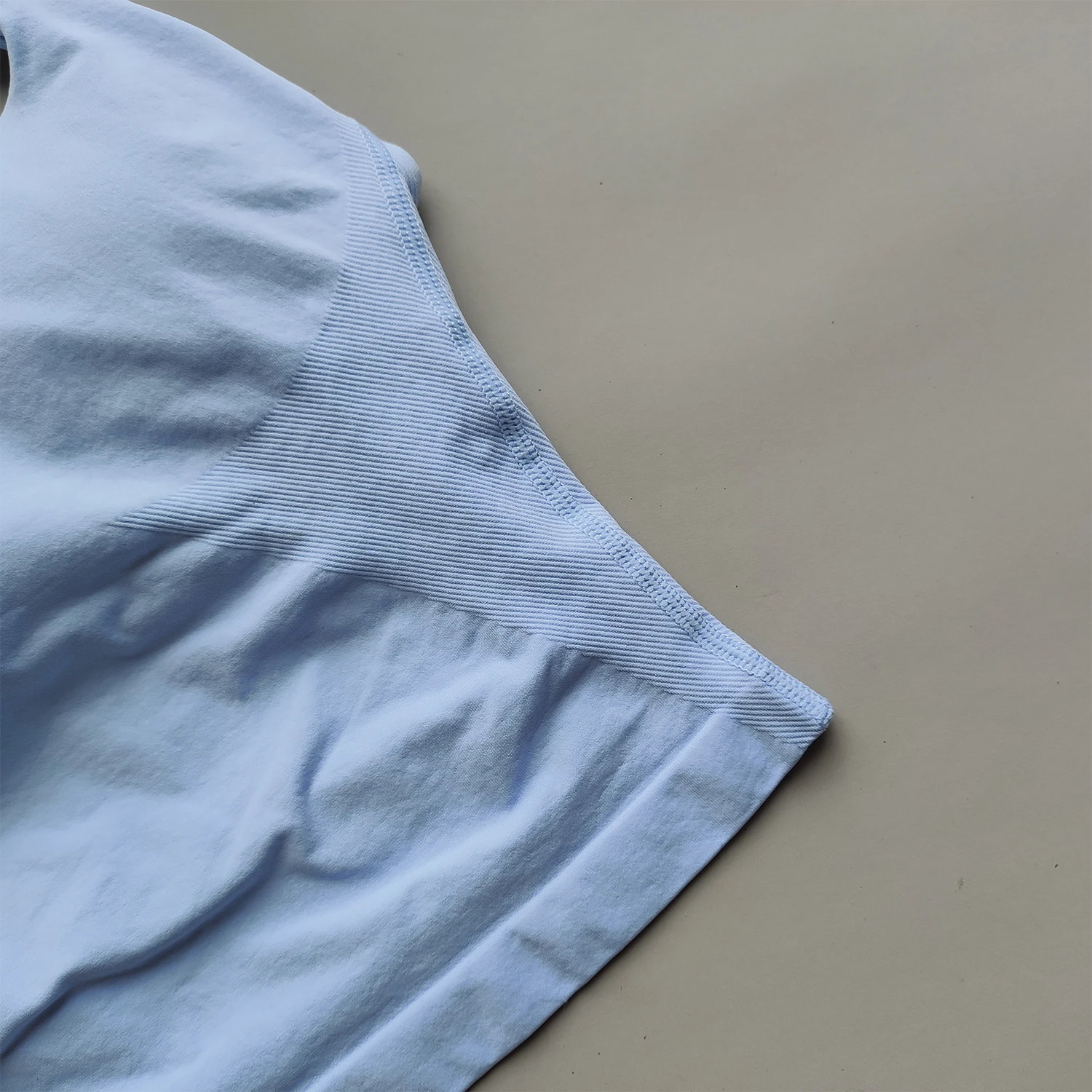 ARFTE 홀터 탑 체육관 조끼 여성 등이없는 탱크 탑 스포츠 브래지어 러닝 조끼 운동 탑 Activewear 요가 의류