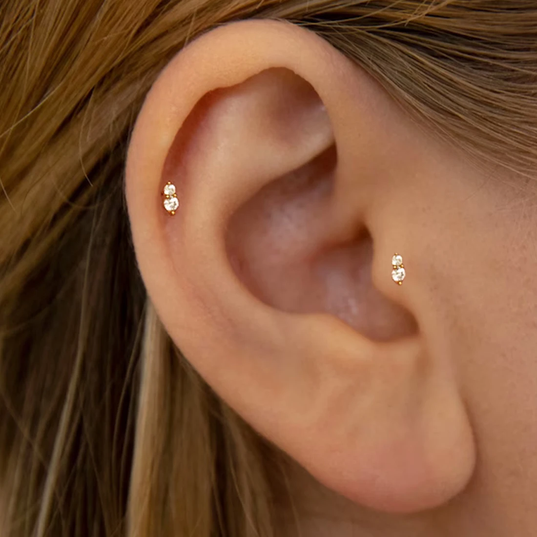 LENNIK 925 실버 골든 싱글 유럽과 미국의 세련된 심플 사이즈 지르콘 플랫 헤드 피어싱 귀걸이 여성용 선물 title=LENNIK 925 실버 골든 싱글 유럽과 미국의 세련된 심플 사이즈 지르콘 플랫 헤드 피어싱 귀걸이 여성용 선물 