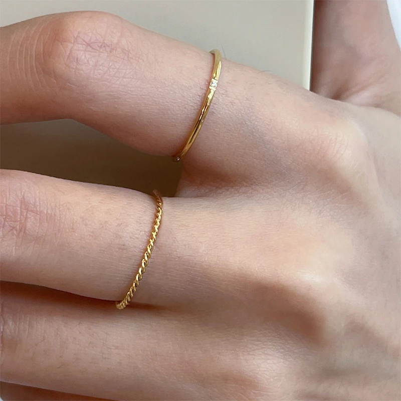 여성을위한 세련된 트위스트 로프 슬림 반지, 스테인레스 스틸 금속 결혼 반지 손가락 밴드, 새로운 우아한 간단한 빈티지 파티 쥬얼리