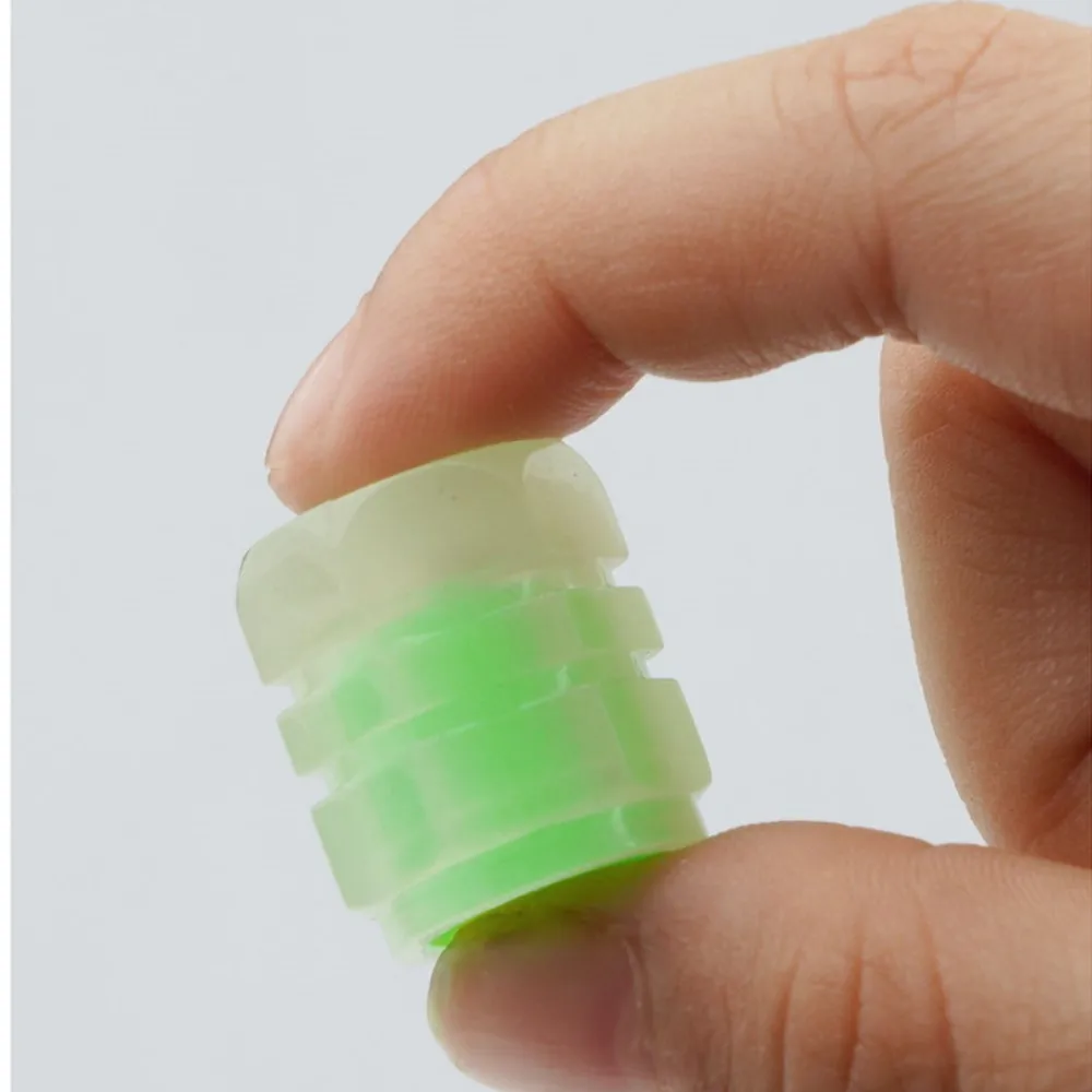 어둠 속에서 빛나는 밸브 모자 자동차 형광 타이어 밸브 오토바이 자전거 바퀴 타이어 허브 커버 장식 모자 장식