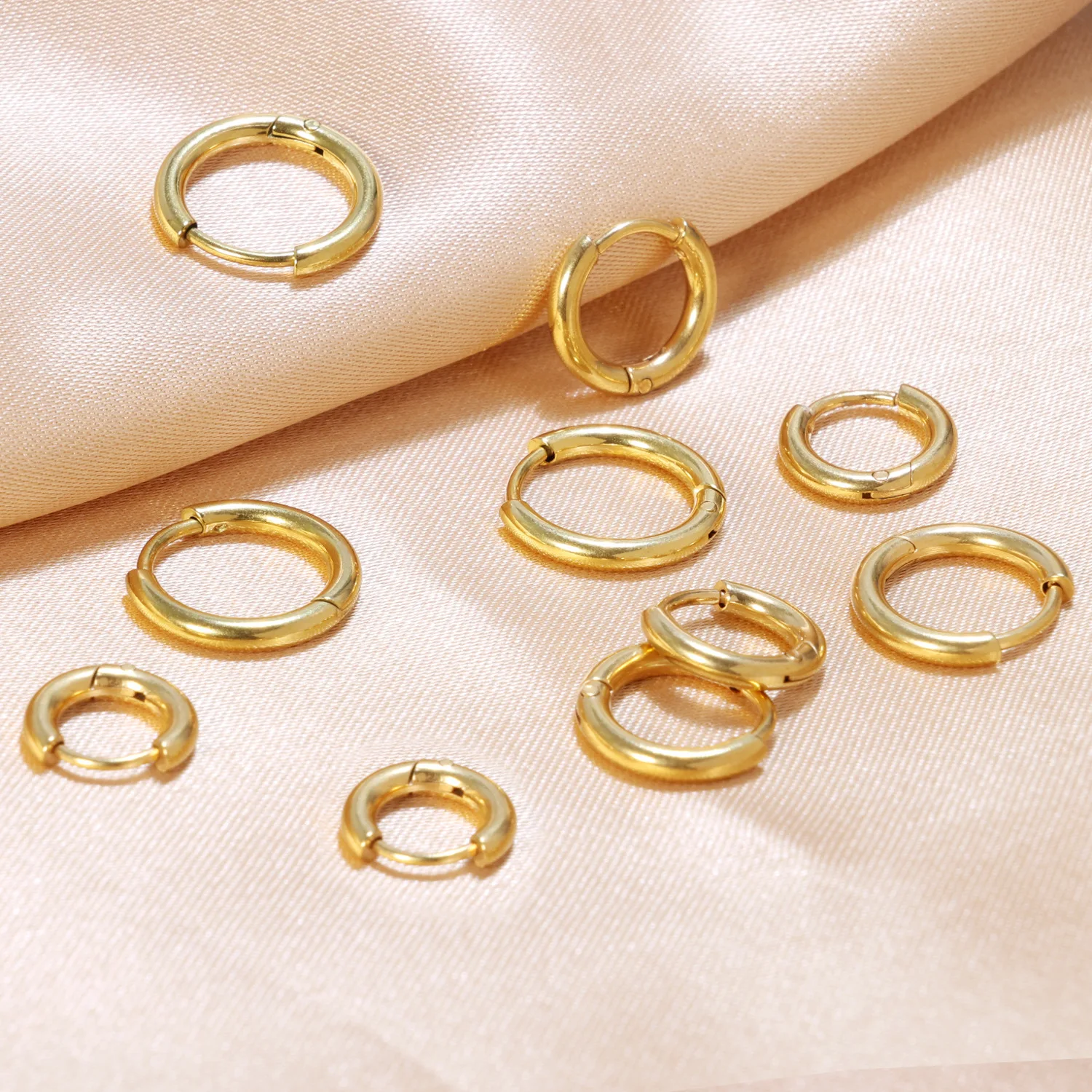 LUXUKISSKIDS 링귀걸이,후프 귀걸이, 여성 및 남성용 알레르기 방지, Huggie 라운드 아레테, 소형 스틸 서클 클립, 한국어, 1 쌍