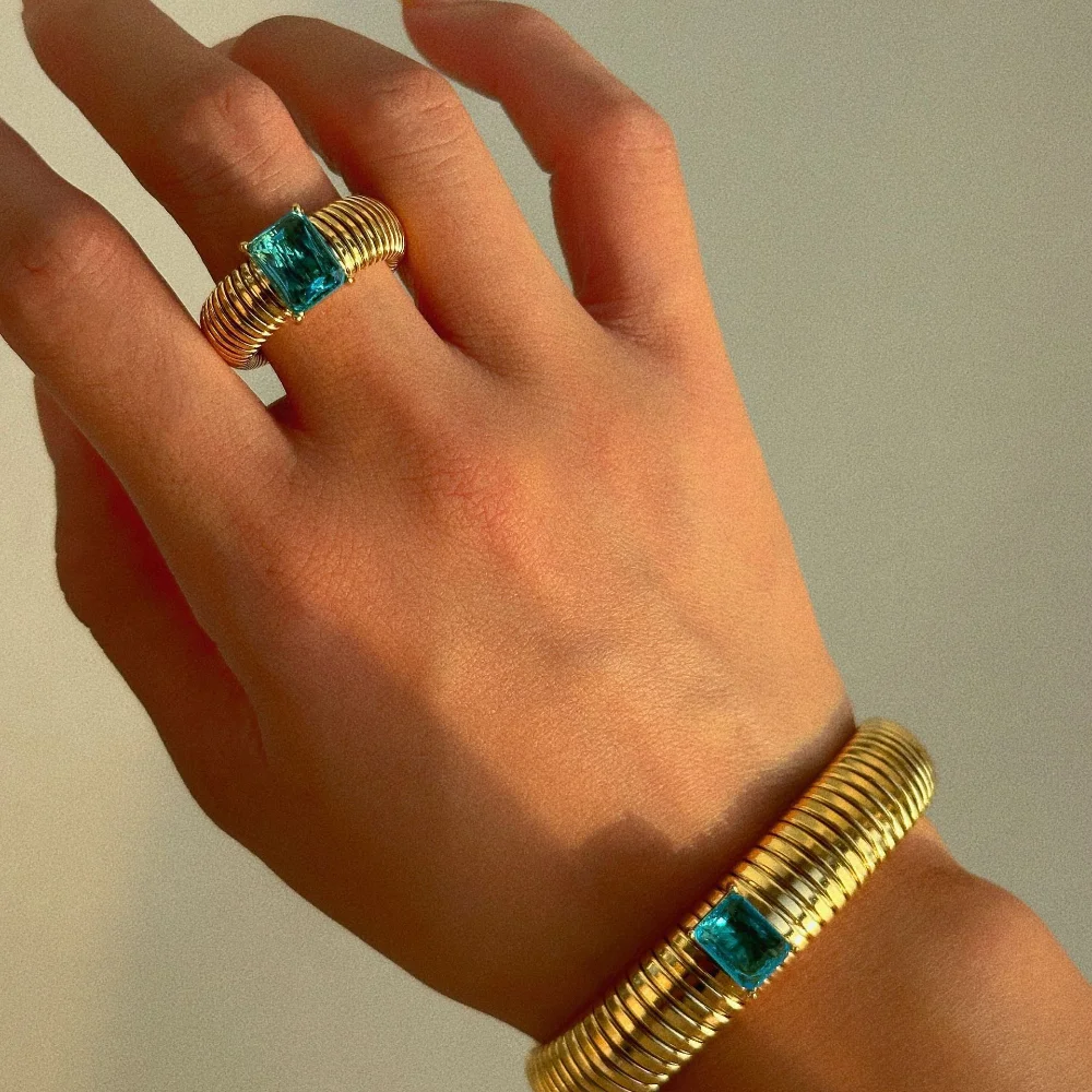 펑크 여성을위한 다색 크리스탈 반지를 과장 18K 골드 도금 방수 트위스트 스퀘어 두꺼운 반지 힙합 빈티지 쥬얼리