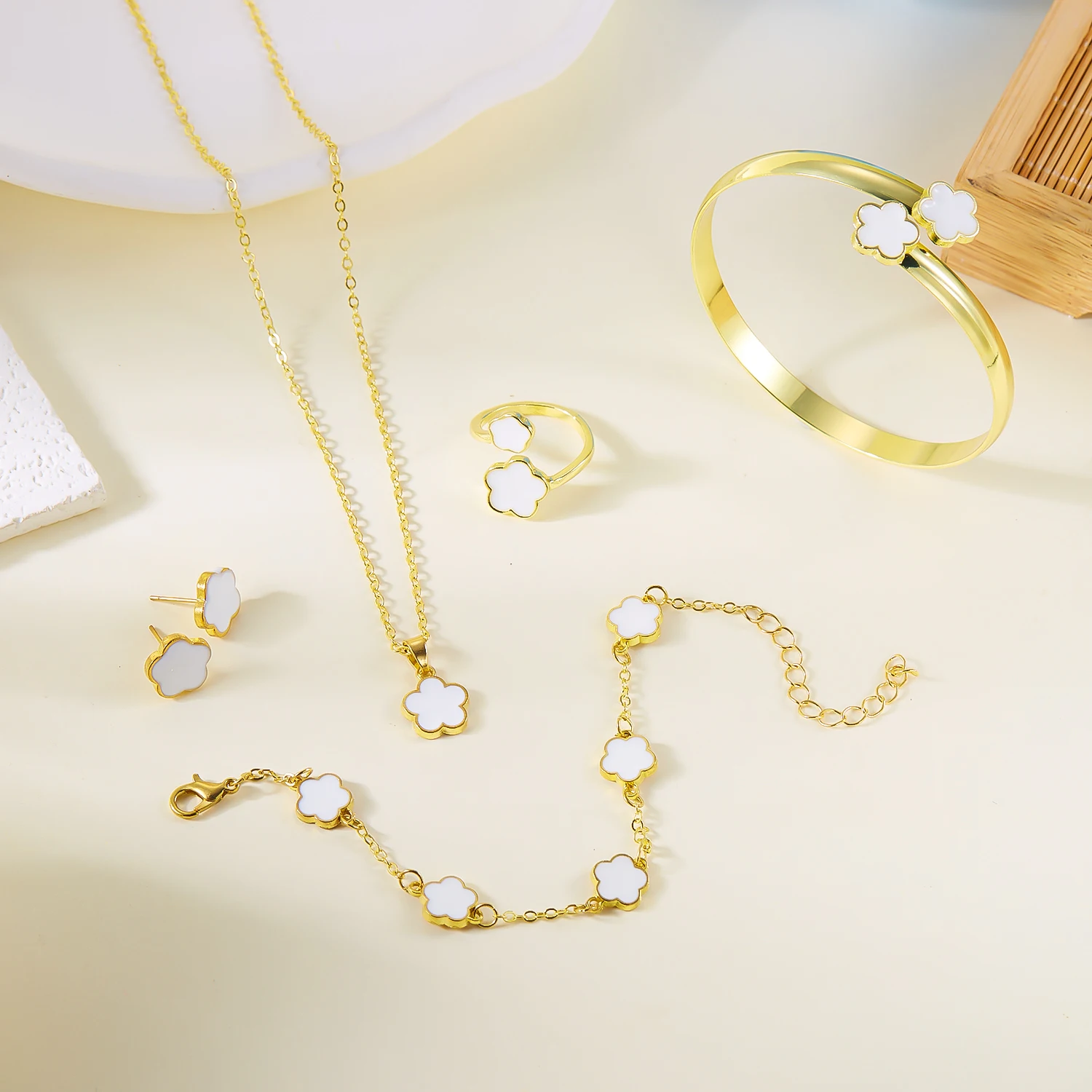 5 개/대 여성을위한 다채로운 에나멜 매화 꽃 팔찌 행운의 다섯 잎 꽃 목걸이 귀걸이 우아함 파티 쥬얼리 선물